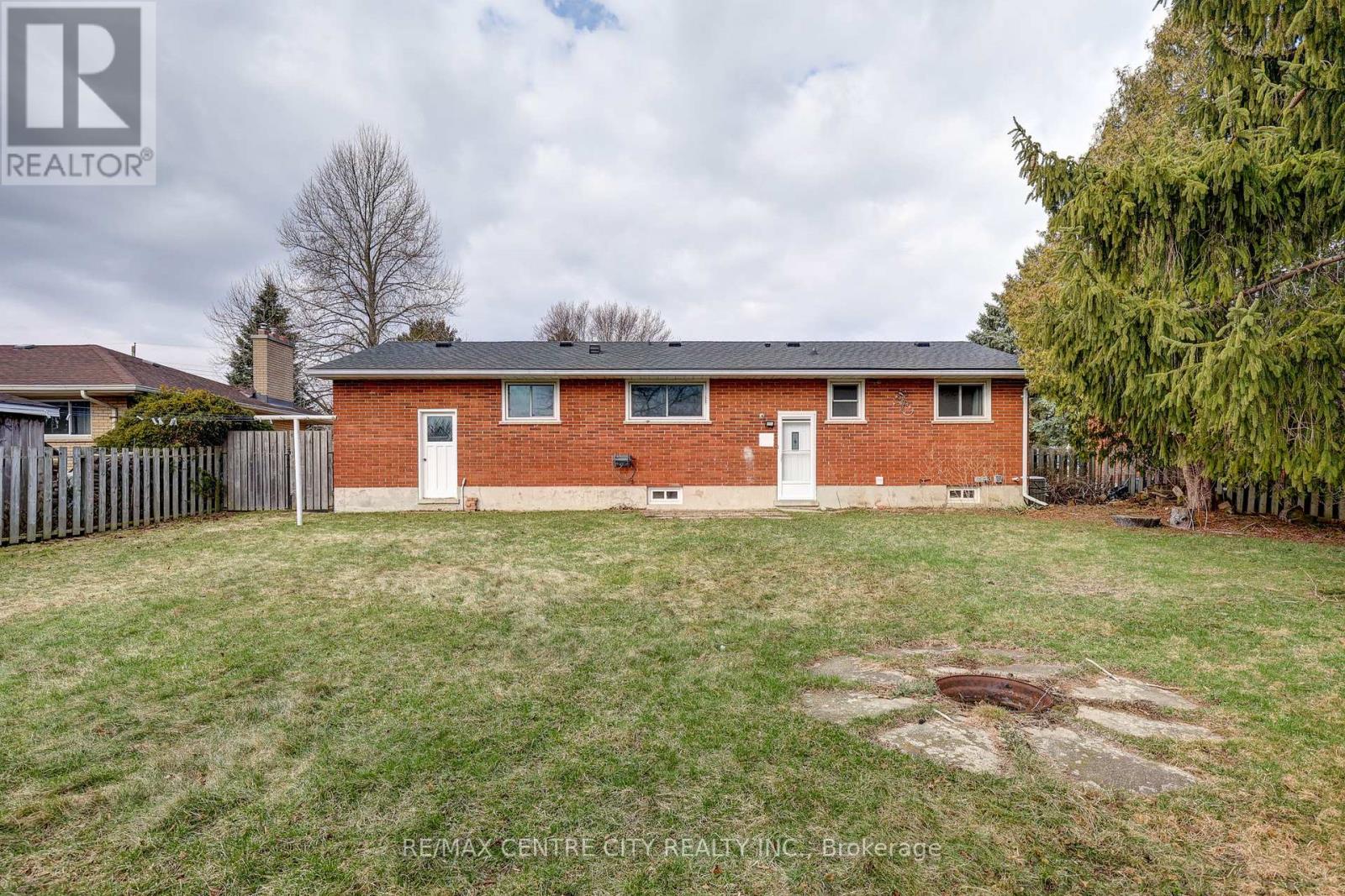 68 Bailey Avenue, Central Elgin, Ontario  N5R 5A1 - Photo 8 - X12905862