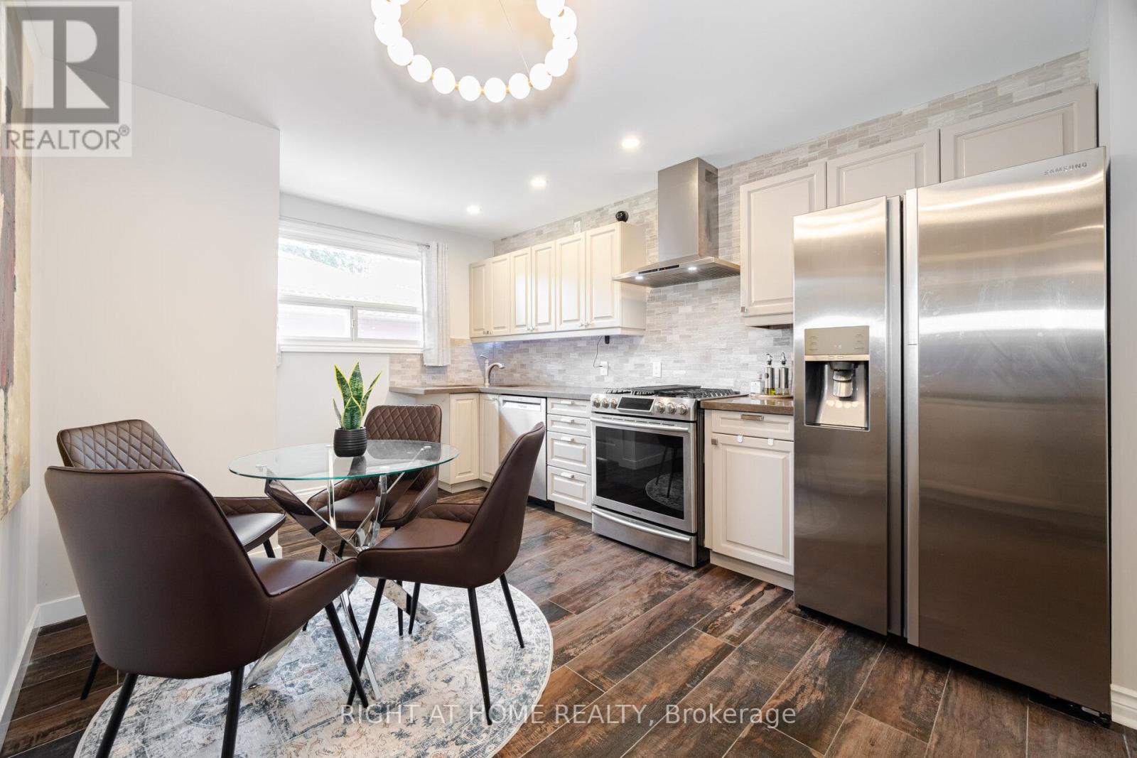 15 Kemano Road, Aurora, Ontario  L4G 2Y2 - Photo 11 - N12905876