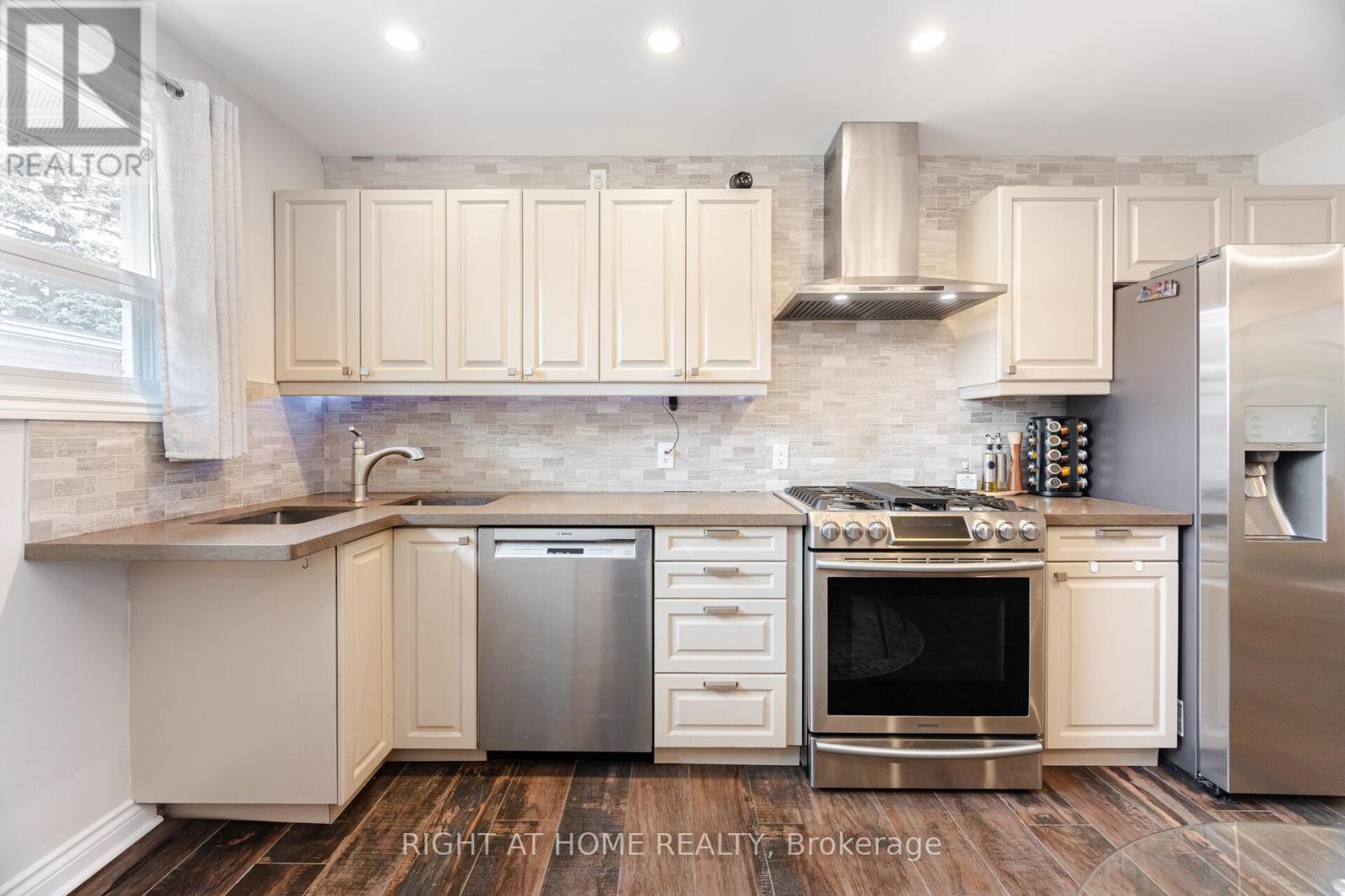 15 Kemano Road, Aurora, Ontario  L4G 2Y2 - Photo 14 - N12905876