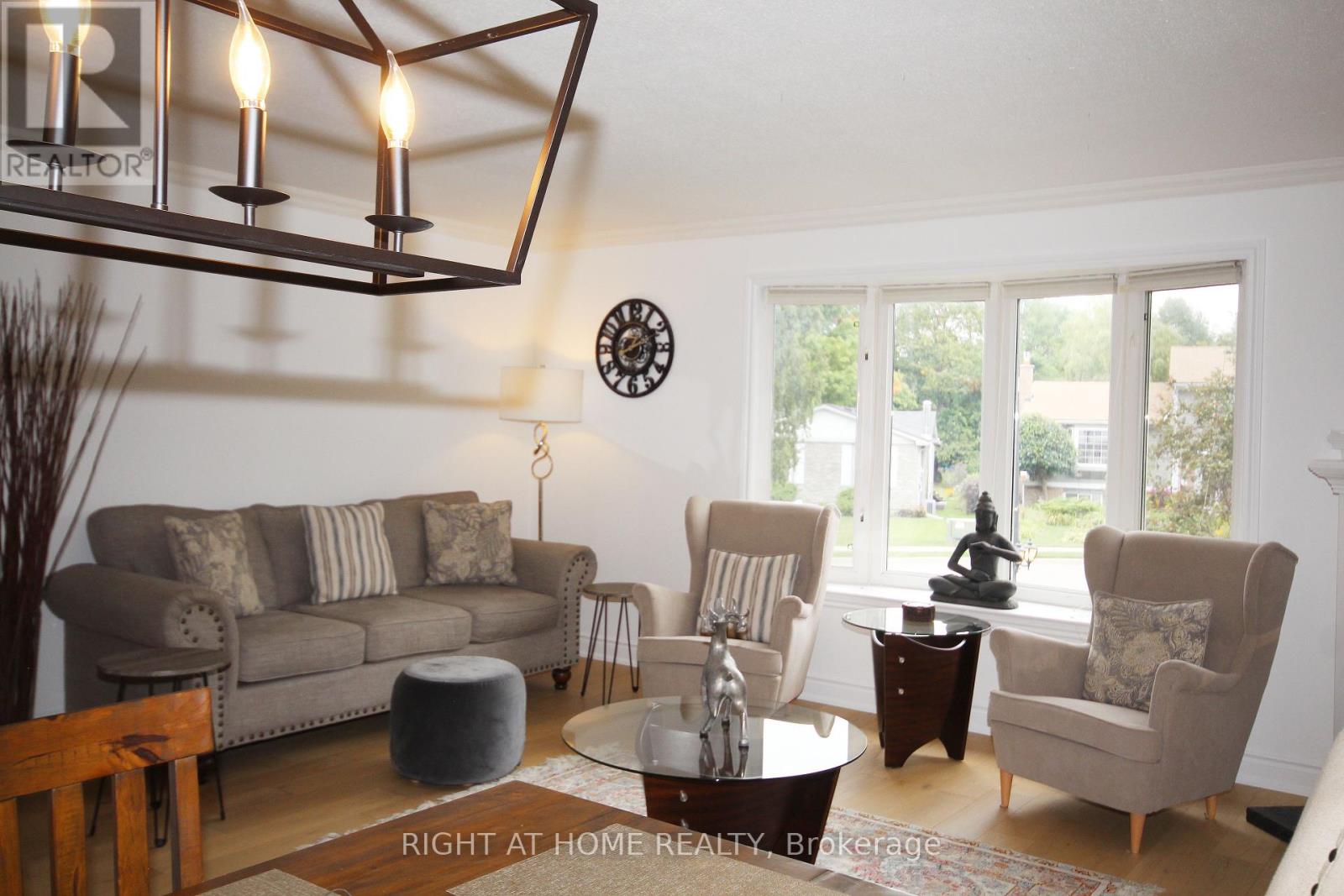 832 Boronia Crescent, Newmarket, Ontario  L3Y 5J9 - Photo 9 - N12707692