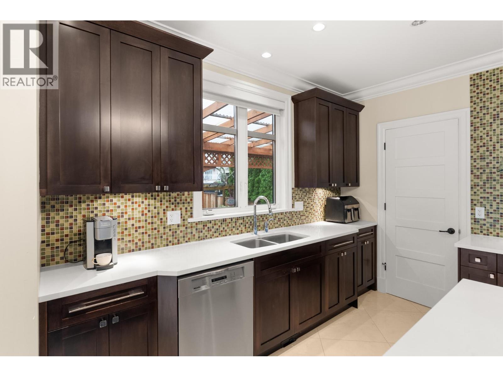 1041 W 58th Avenue, Vancouver, British Columbia  V6P 1V9 - Photo 11 - R3101972