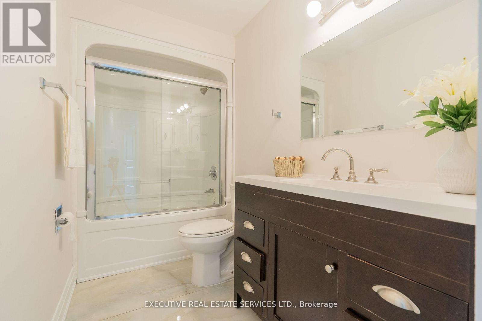 36 Blueridge Square, Brampton, Ontario  L6Z 1A1 - Photo 17 - W12905860