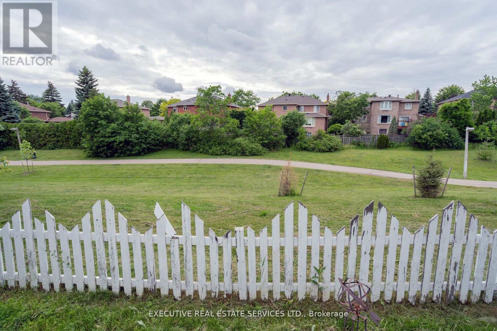 36 Blueridge Square, Brampton, Ontario  L6Z 1A1 - Photo 2 - W12905860