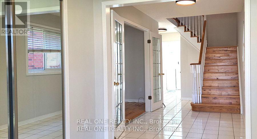 552 Marlatt Drive, Oakville, Ontario  L6H 5X3 - Photo 2 - W12905878