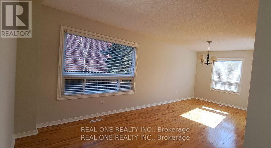 552 Marlatt Drive, Oakville, Ontario  L6H 5X3 - Photo 4 - W12905878