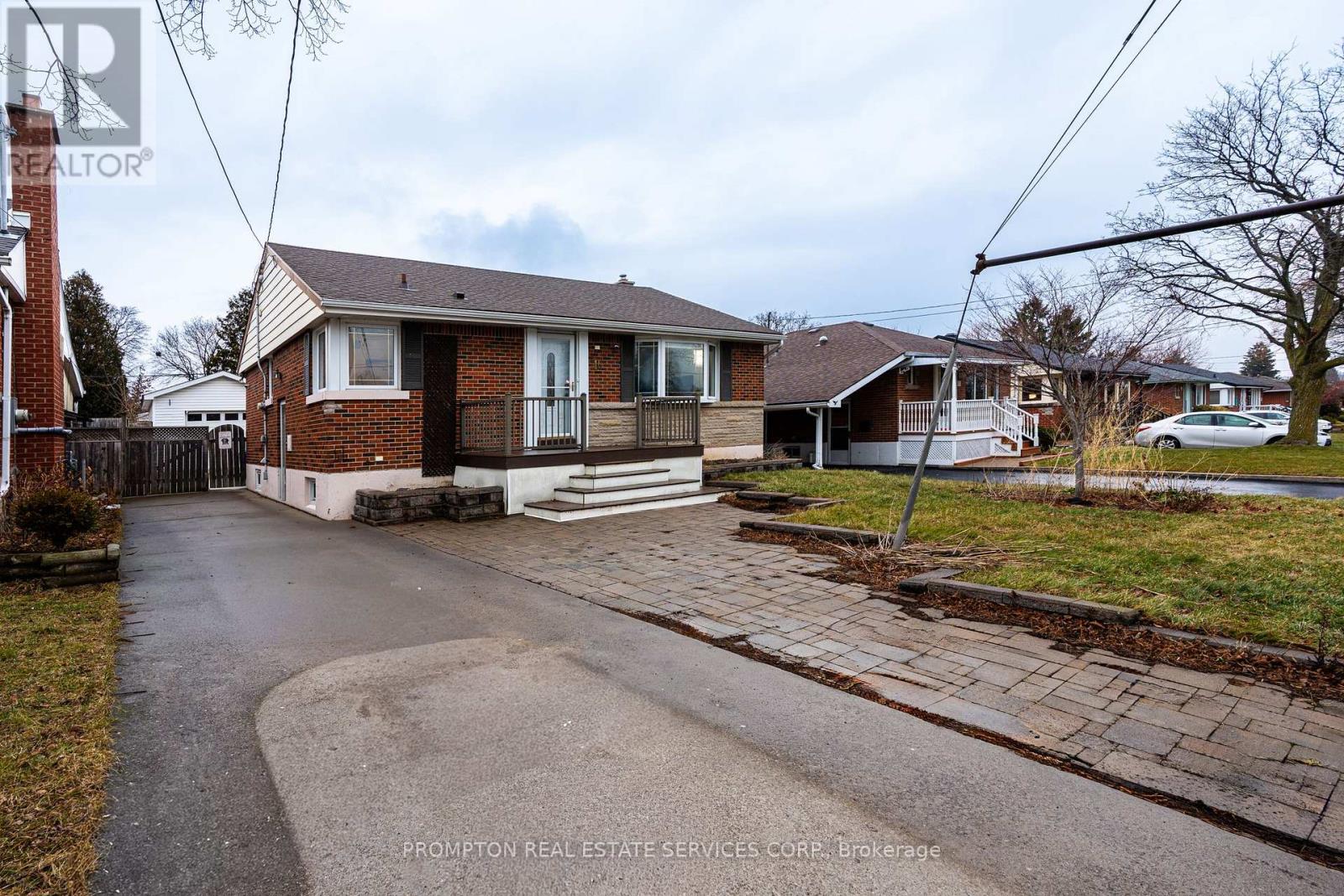 16 FERNWOOD CRESCENT, Hamilton, Ontario