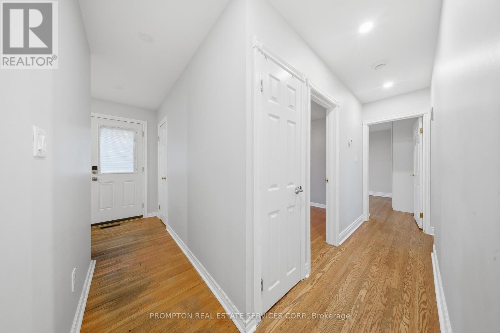 16 Fernwood Crescent, Hamilton, Ontario  L8T 3L1 - Photo 11 - X12905872