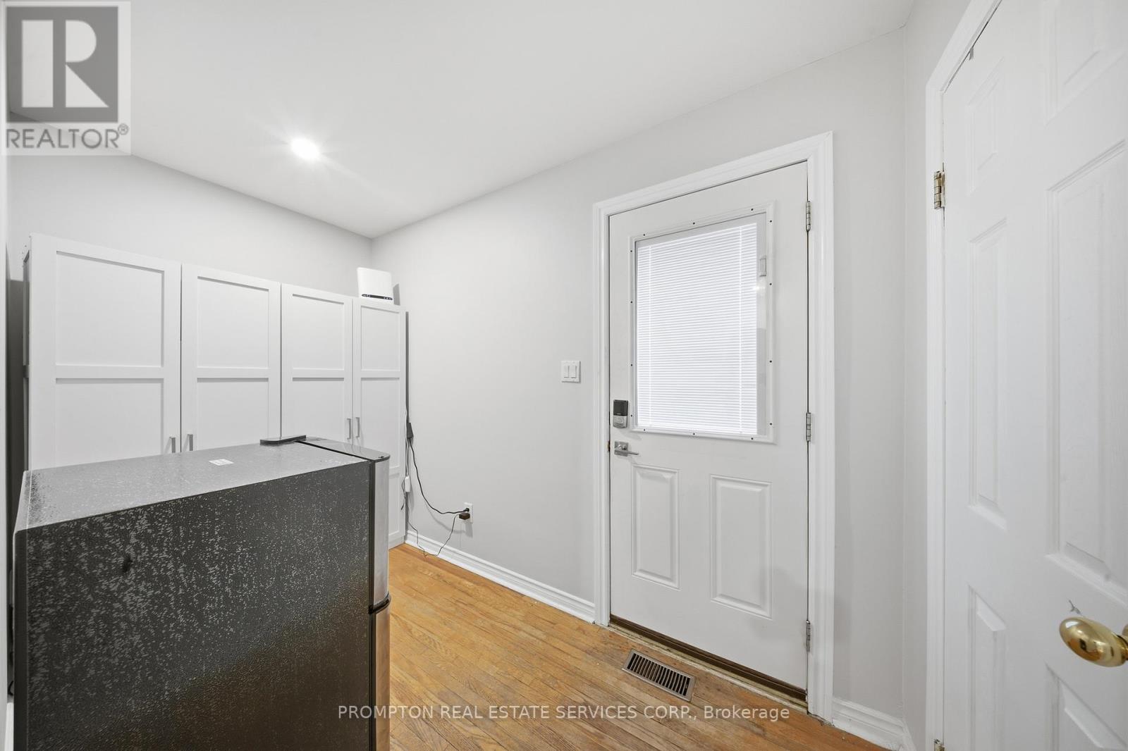 16 Fernwood Crescent, Hamilton, Ontario  L8T 3L1 - Photo 12 - X12905872