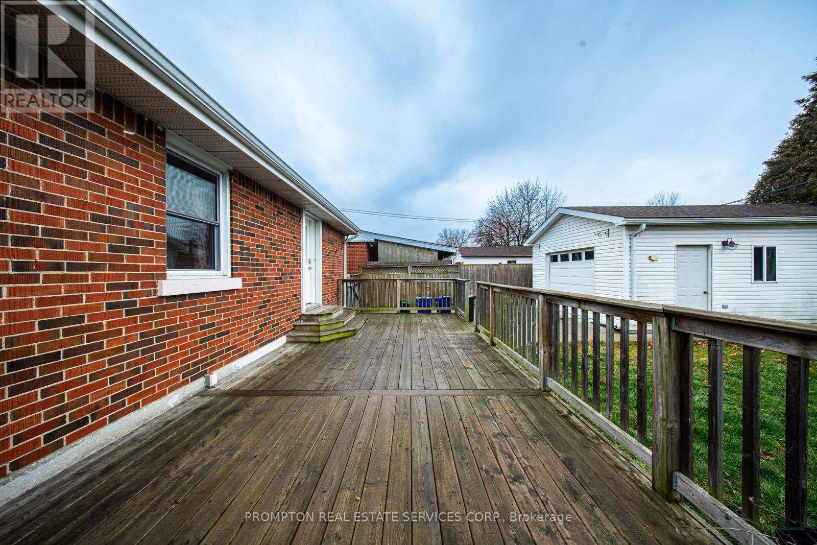 16 Fernwood Crescent, Hamilton, Ontario  L8T 3L1 - Photo 18 - X12905872