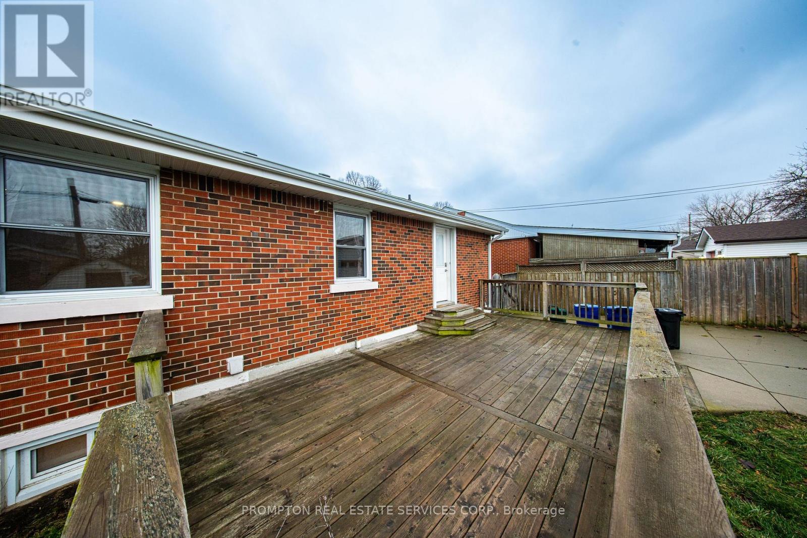 16 Fernwood Crescent, Hamilton, Ontario  L8T 3L1 - Photo 19 - X12905872