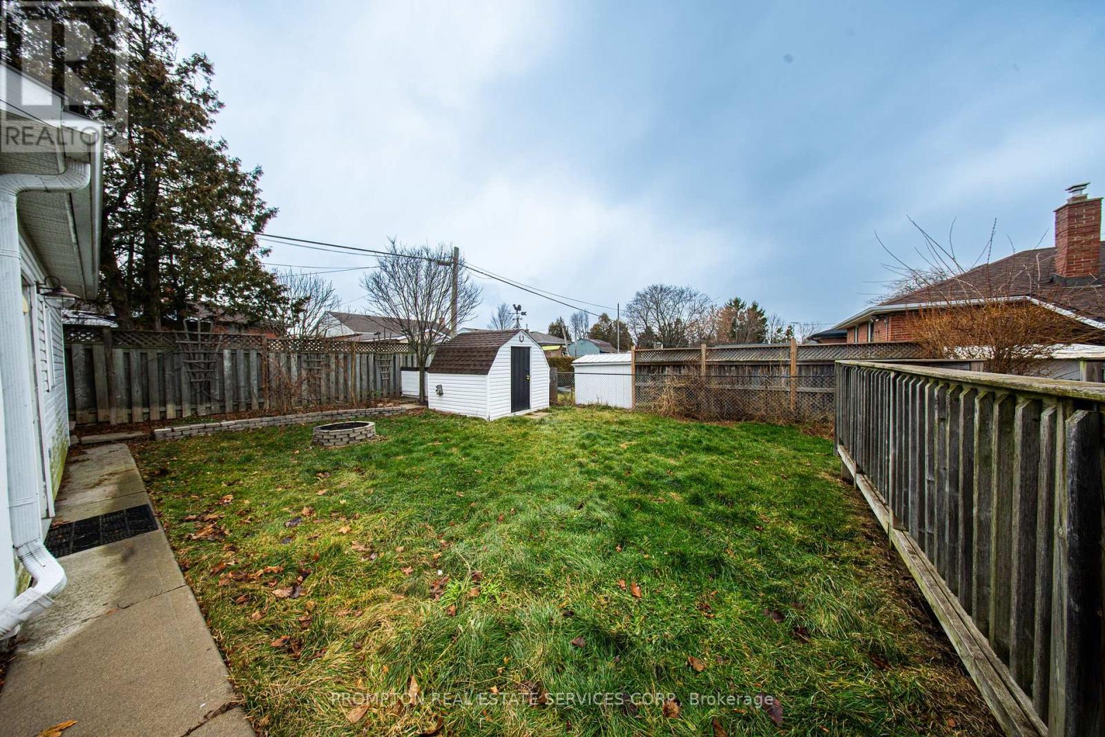 16 Fernwood Crescent, Hamilton, Ontario  L8T 3L1 - Photo 22 - X12905872