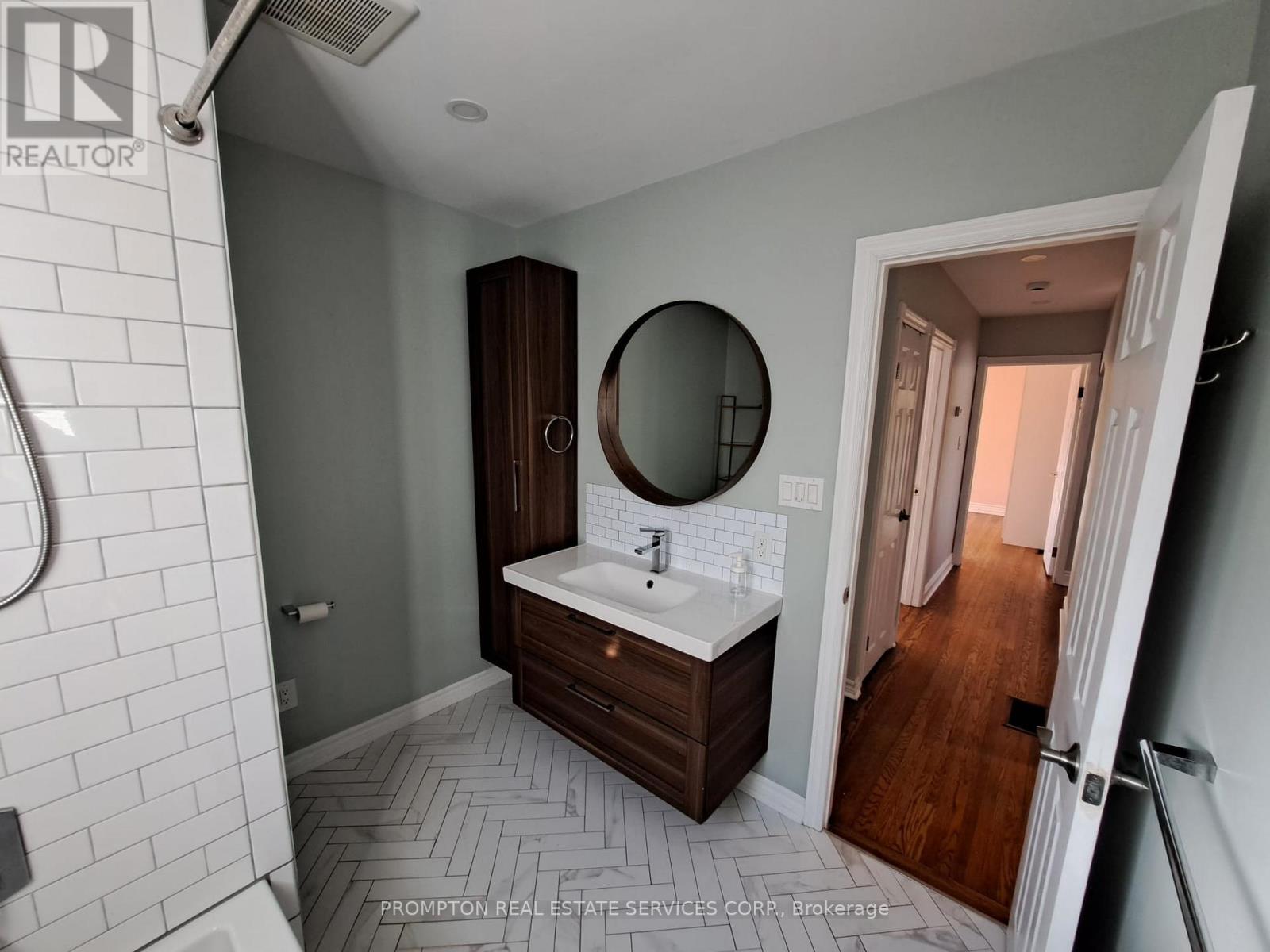 16 Fernwood Crescent, Hamilton, Ontario  L8T 3L1 - Photo 24 - X12905872