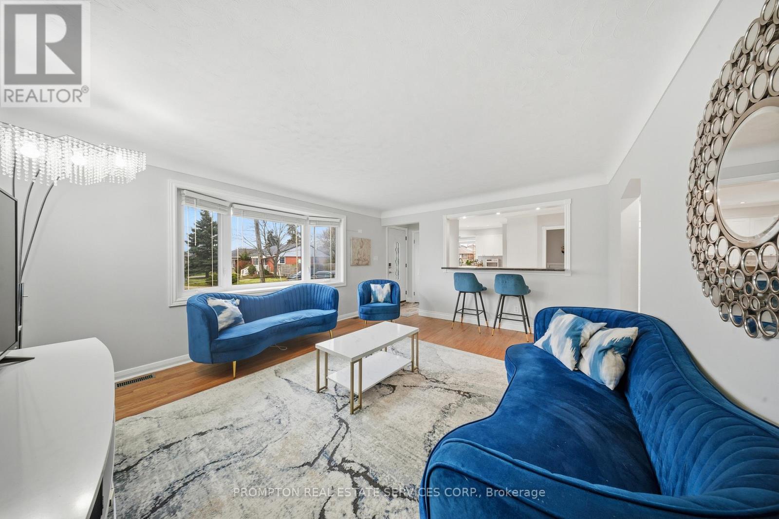 16 Fernwood Crescent, Hamilton, Ontario  L8T 3L1 - Photo 6 - X12905872