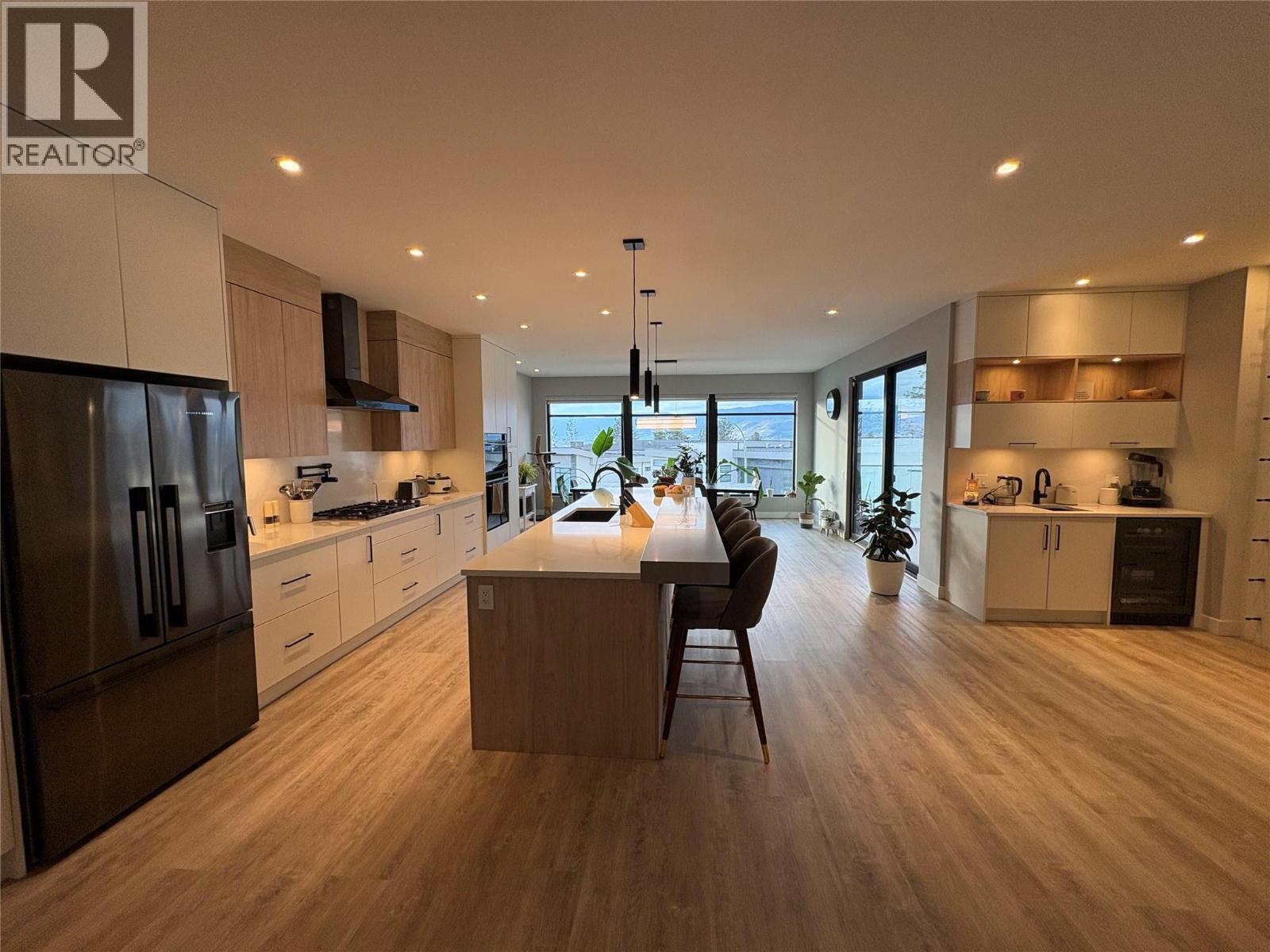 547 Hawes Court, Kelowna, British Columbia  V1W 5C5 - Photo 4 - 10380265