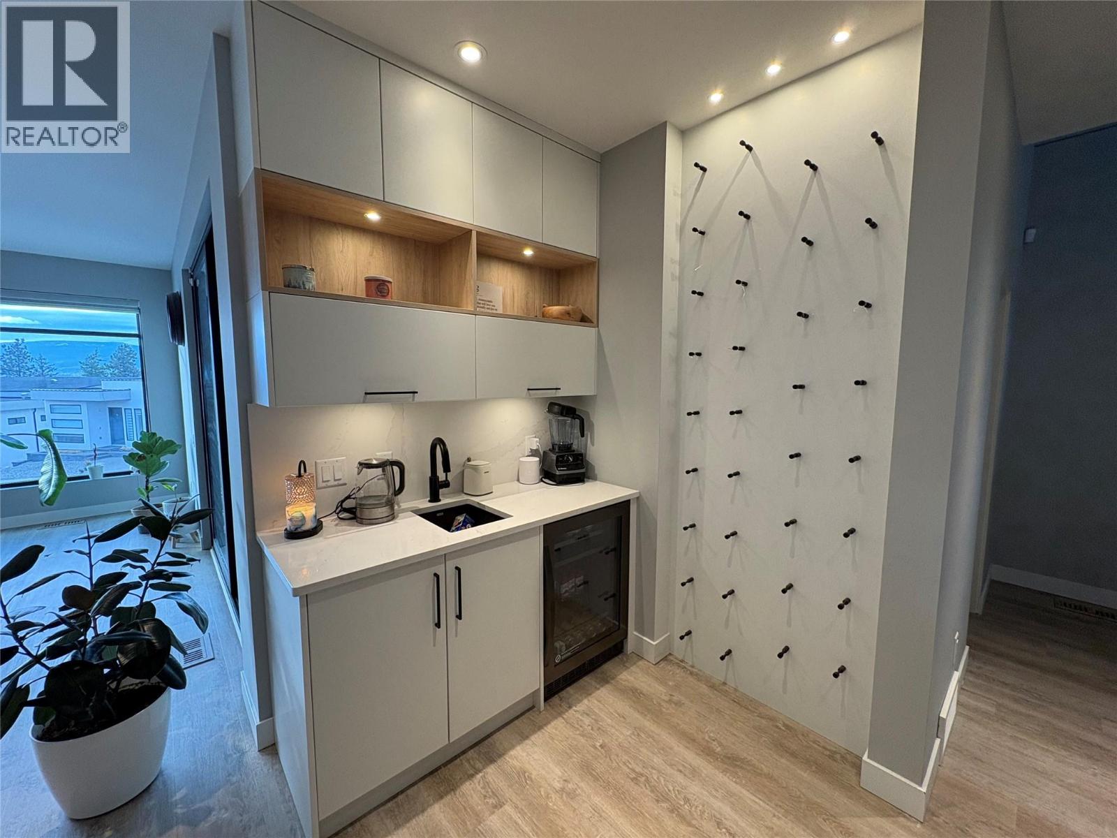 547 Hawes Court, Kelowna, British Columbia  V1W 5C5 - Photo 9 - 10380265