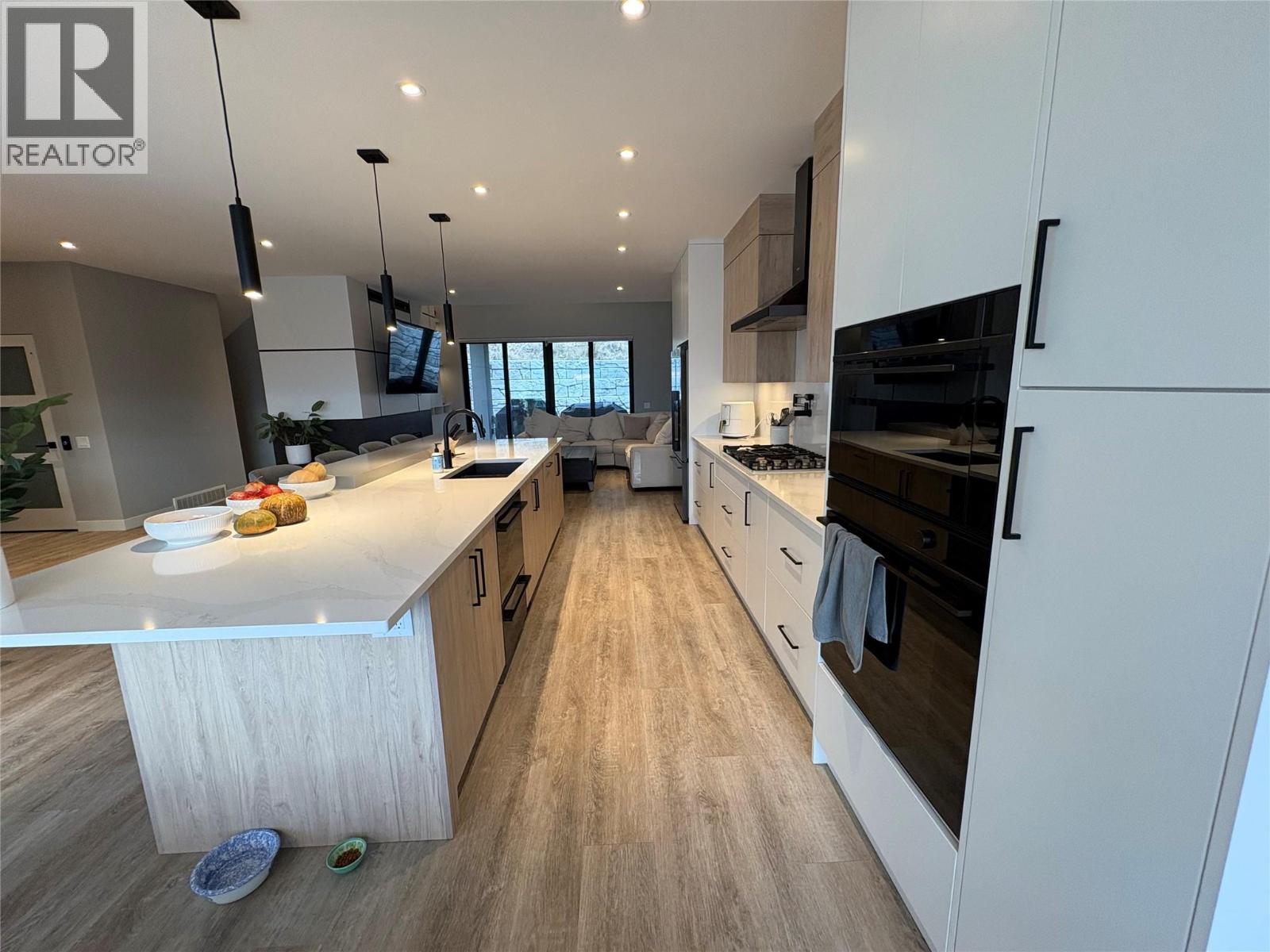 547 Hawes Court, Kelowna, British Columbia  V1W 5C5 - Photo 8 - 10380265