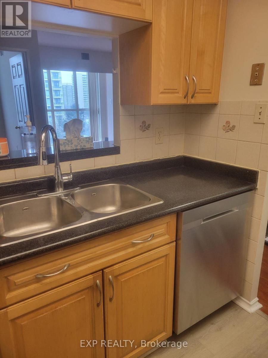 612 - 285 Enfield Place, Mississauga, Ontario  L5B 3Y6 - Photo 4 - W12741174