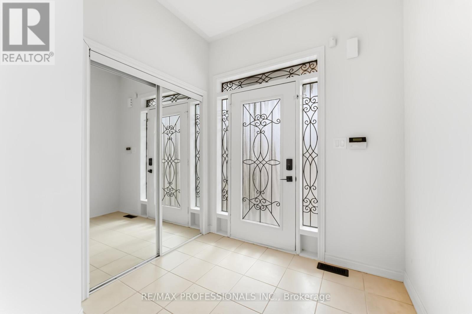 525 Scott Boulevard, Milton, Ontario  L9T 0T8 - Photo 2 - W12897440