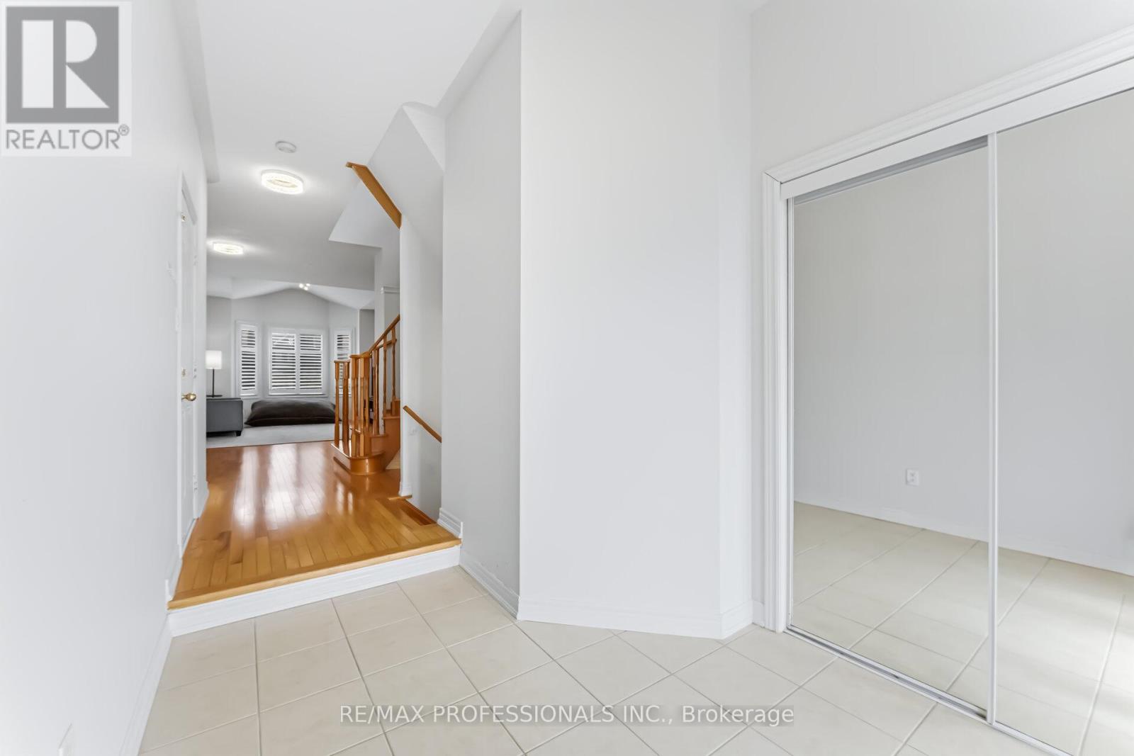 525 Scott Boulevard, Milton, Ontario  L9T 0T8 - Photo 3 - W12897440