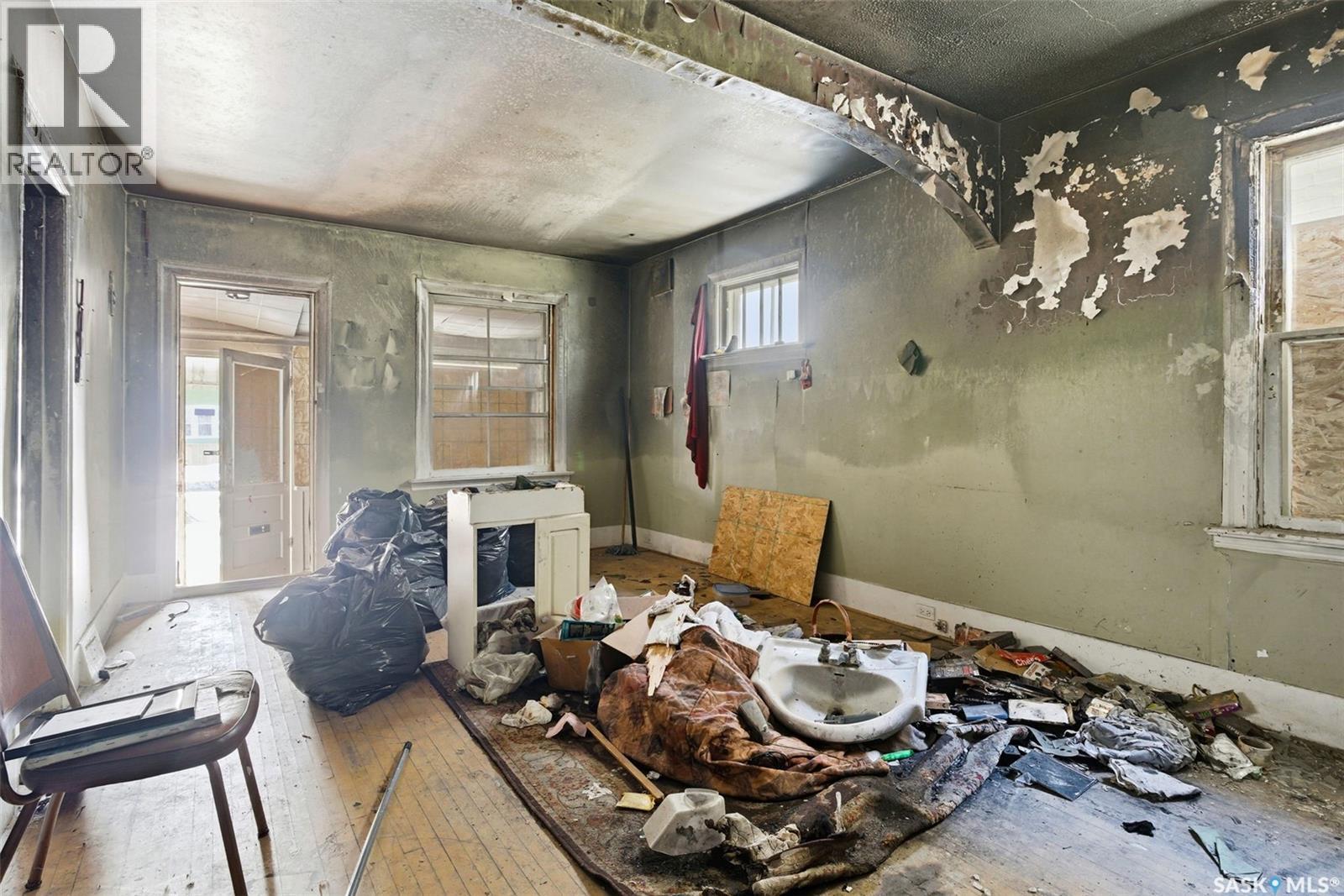 1120 Victoria Avenue, Regina, Saskatchewan  S4P 0N7 - Photo 2 - SK030983