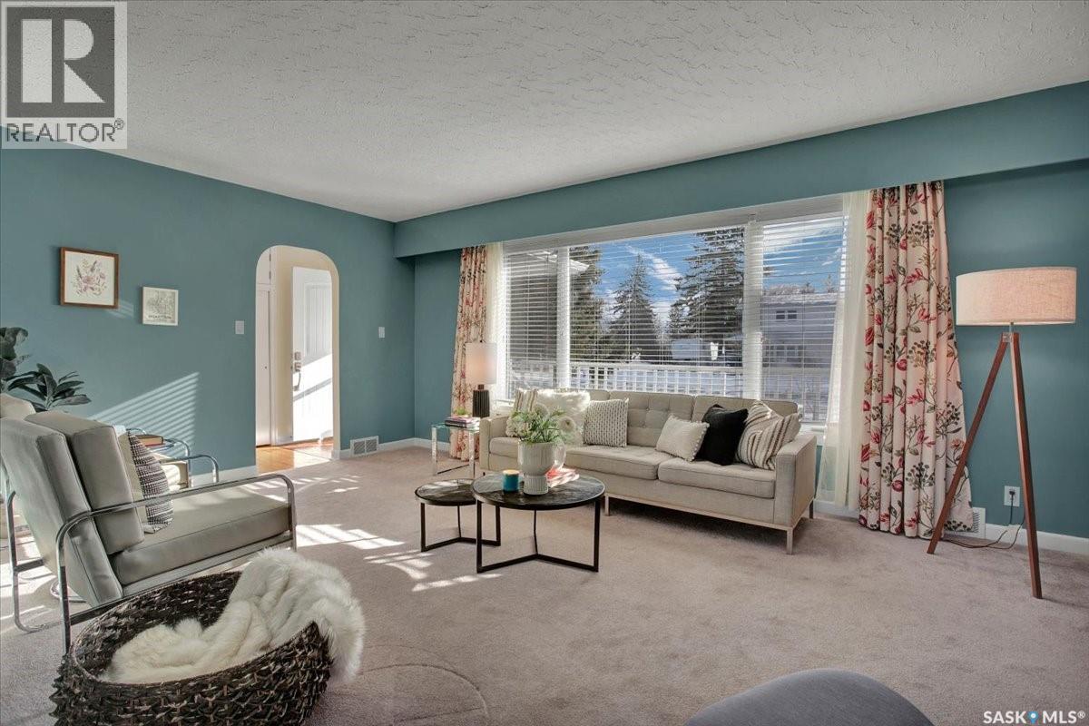 2102 Victoria Avenue, Saskatoon, Saskatchewan  S7J 0W7 - Photo 3 - SK030810