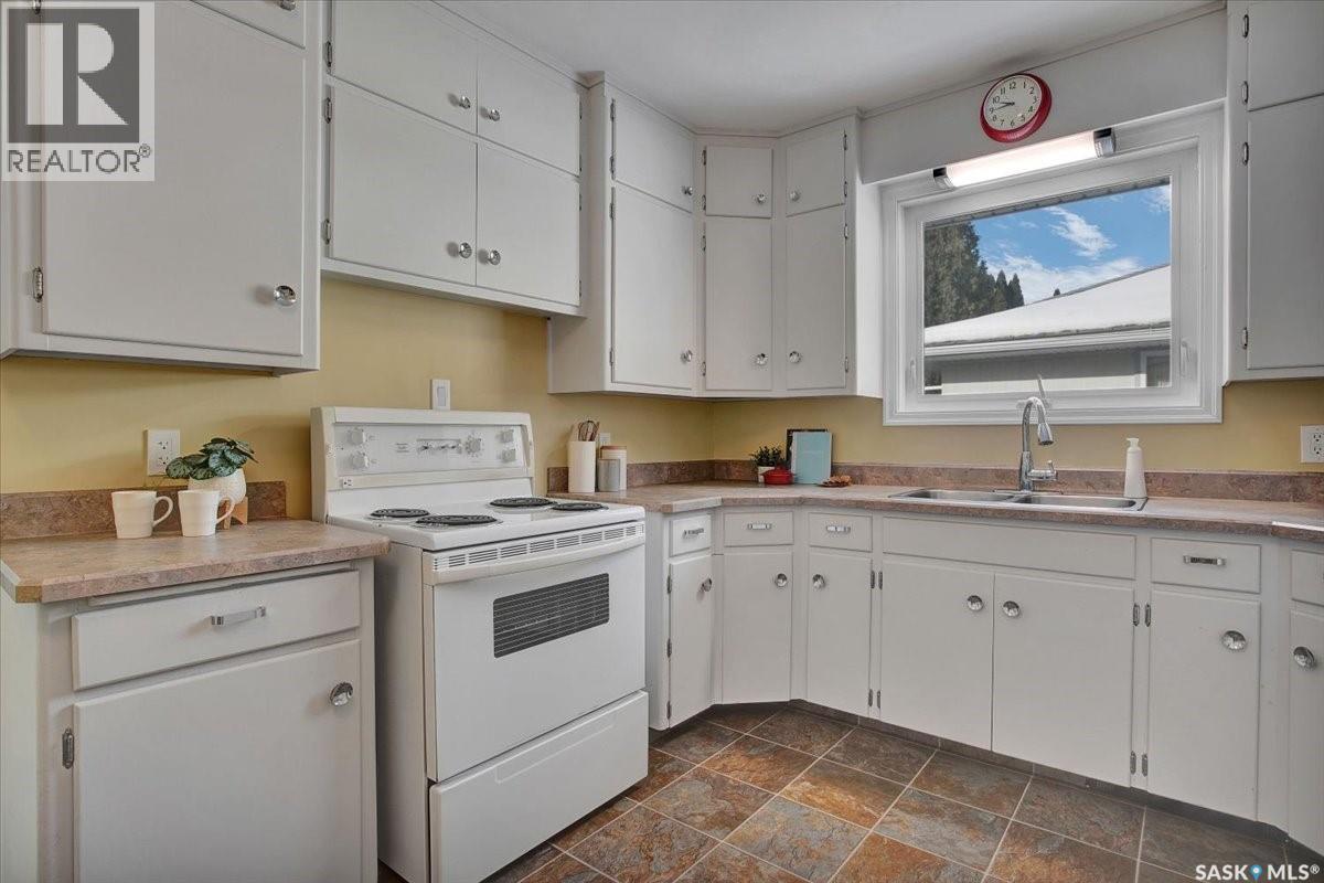 2102 Victoria Avenue, Saskatoon, Saskatchewan  S7J 0W7 - Photo 9 - SK030810