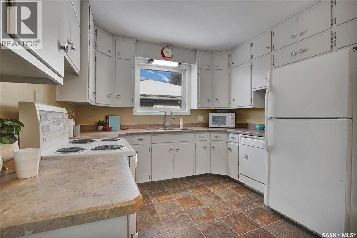 2102 Victoria Avenue, Saskatoon, Saskatchewan  S7J 0W7 - Photo 8 - SK030810