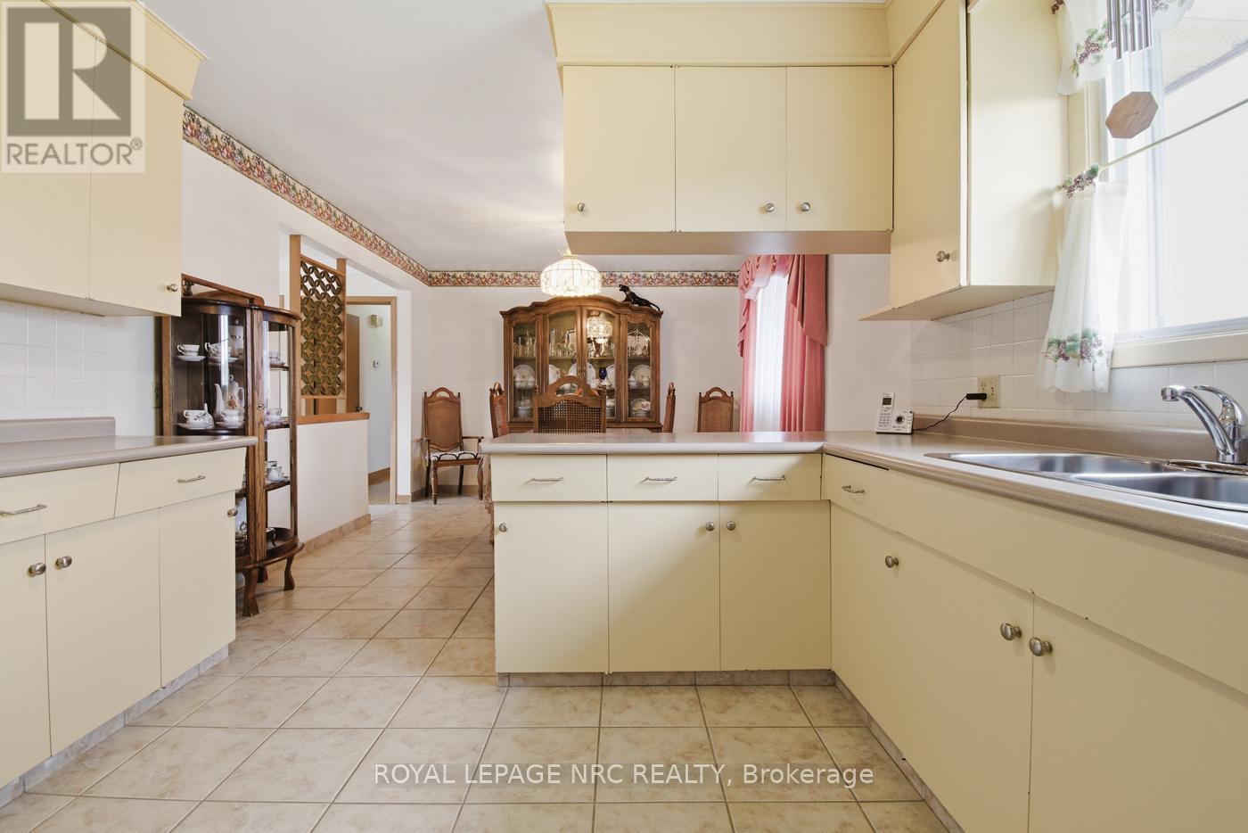 122 Wellington Street, Welland, Ontario  L3B 1B3 - Photo 17 - X12905892