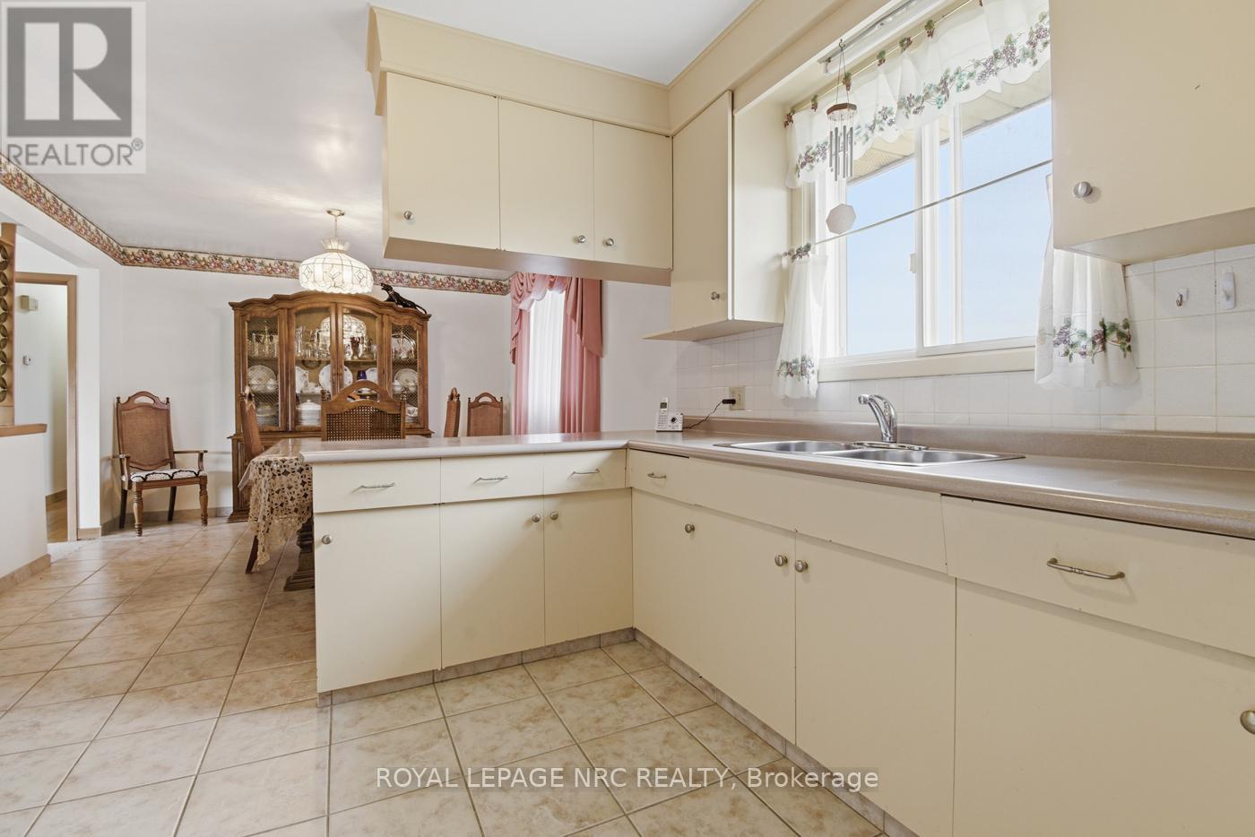 122 Wellington Street, Welland, Ontario  L3B 1B3 - Photo 18 - X12905892