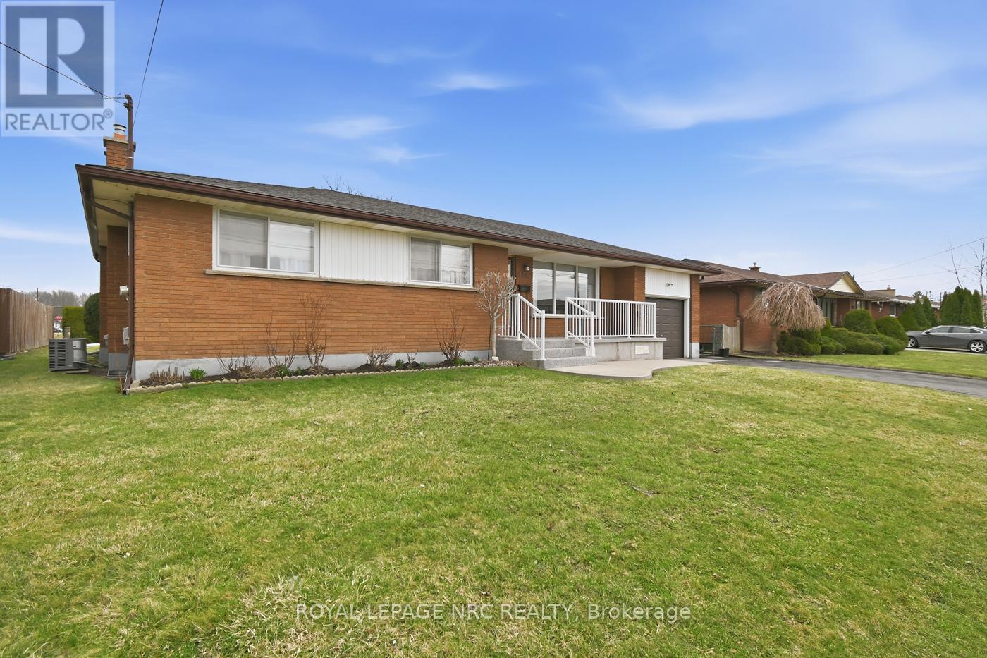 122 Wellington Street, Welland, Ontario  L3B 1B3 - Photo 2 - X12905892