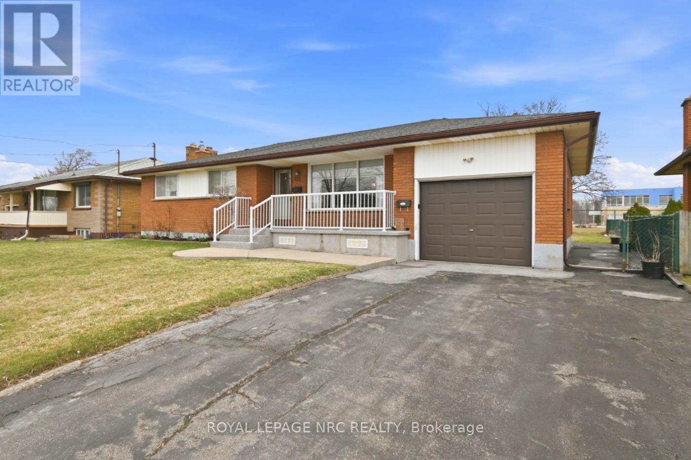 122 Wellington Street, Welland, Ontario  L3B 1B3 - Photo 3 - X12905892