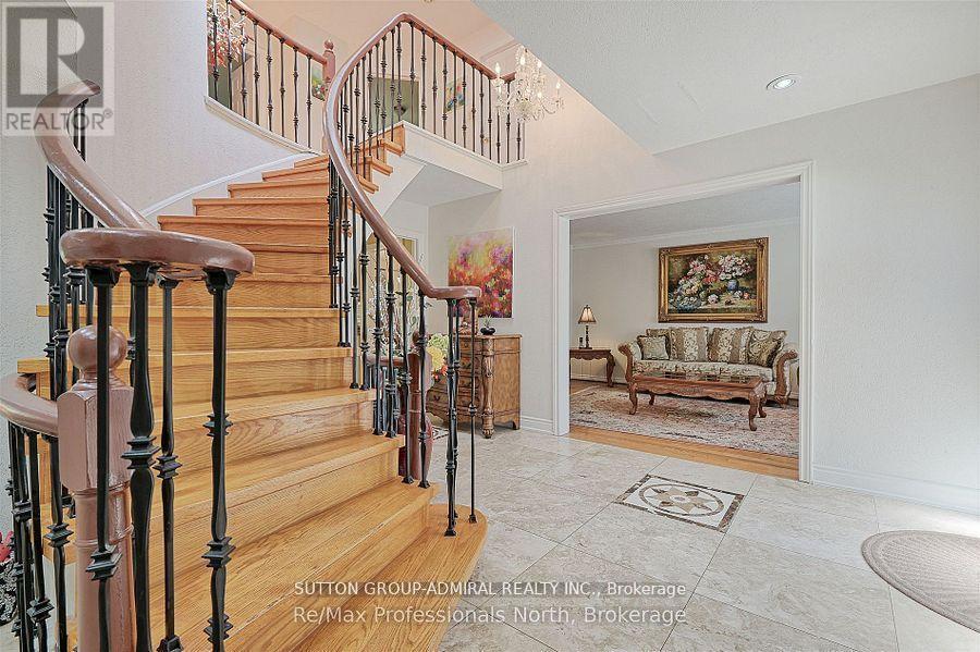 8 Elmsley Drive, Richmond Hill, Ontario L4C 8N1 - Photo 5 - N12905898