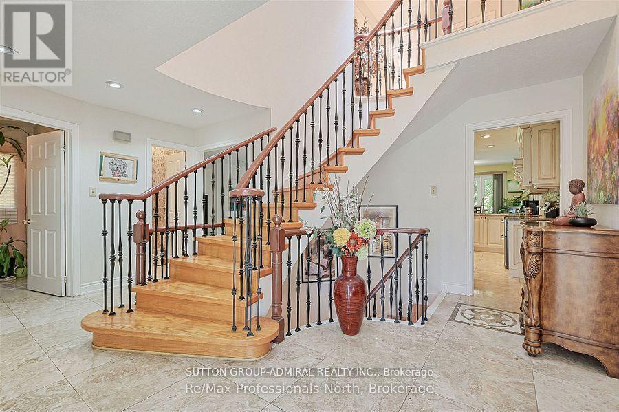 8 Elmsley Drive, Richmond Hill, Ontario L4C 8N1 - Photo 6 - N12905898