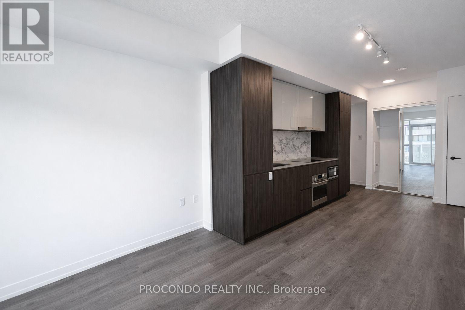 5801 - 8 Interchange Way, Vaughan, Ontario L4K 5Z7 - Photo 2 - N12905900