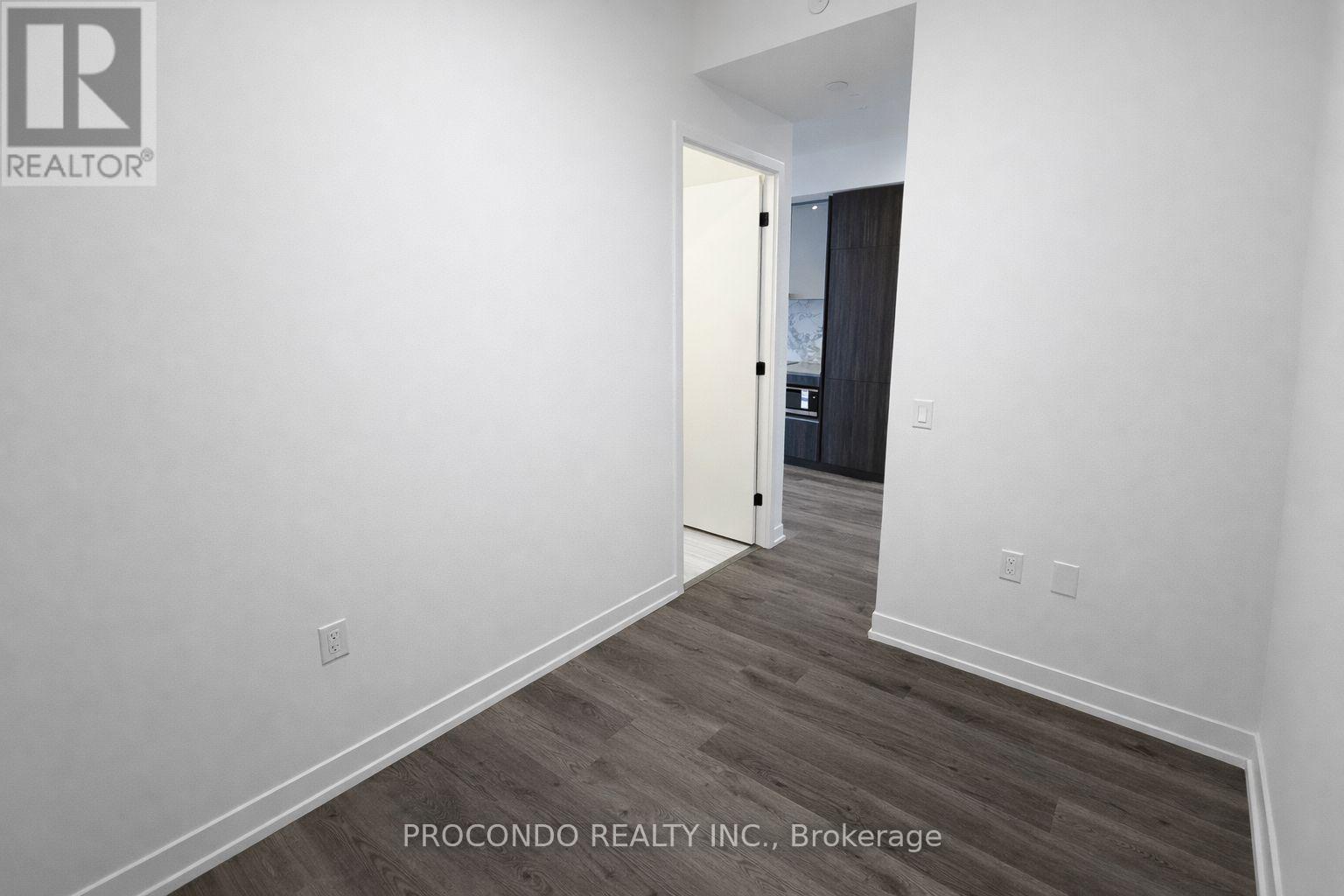 5801 - 8 Interchange Way, Vaughan, Ontario L4K 5Z7 - Photo 8 - N12905900