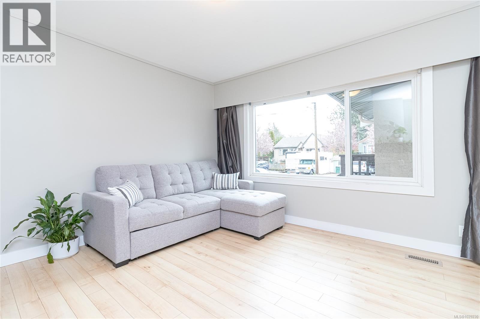 3074 Earl Grey St, Saanich, British Columbia  V9A 1W7 - Photo 16 - 1029230