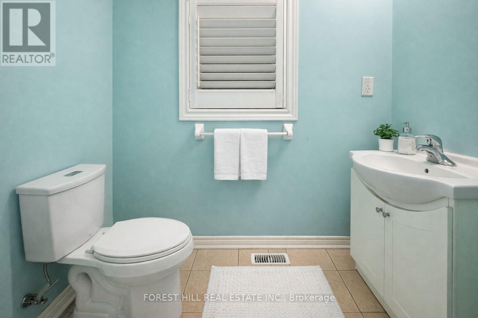 38 Crystalview Crescent, Brampton, Ontario  L6P 2R7 - Photo 6 - W12706146