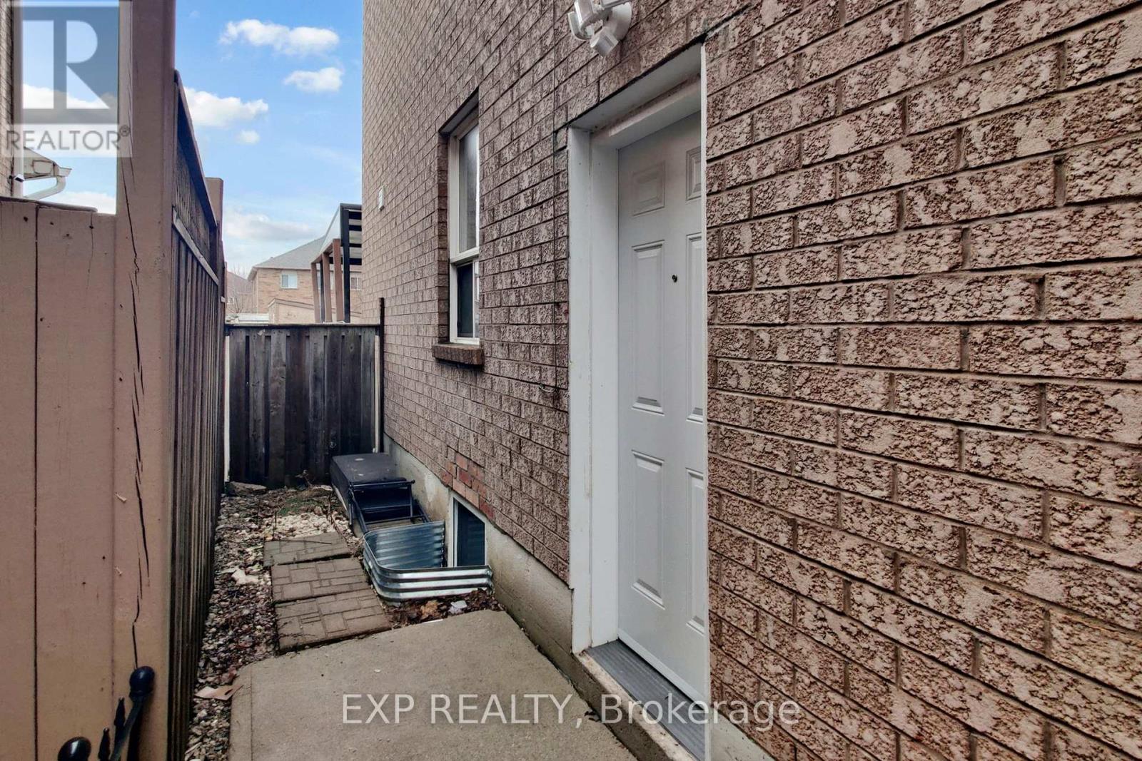 4 Secord Crescent, Brampton, Ontario  L6X 4Z3 - Photo 34 - W12905842