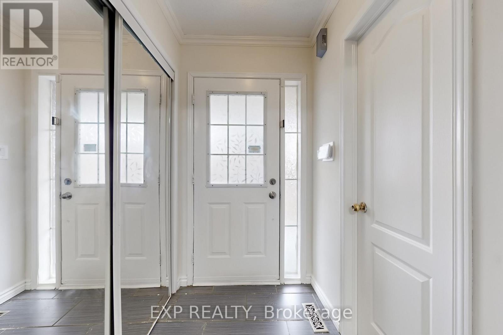 4 Secord Crescent, Brampton, Ontario  L6X 4Z3 - Photo 4 - W12905842