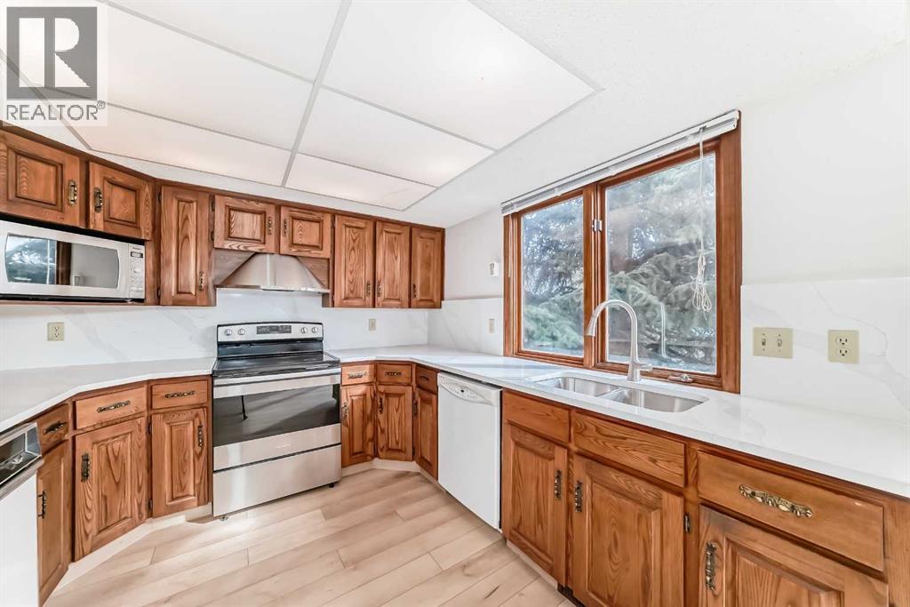 744 Strathcona Drive Sw, Calgary, Alberta  T3H 1S1 - Photo 12 - A2293973