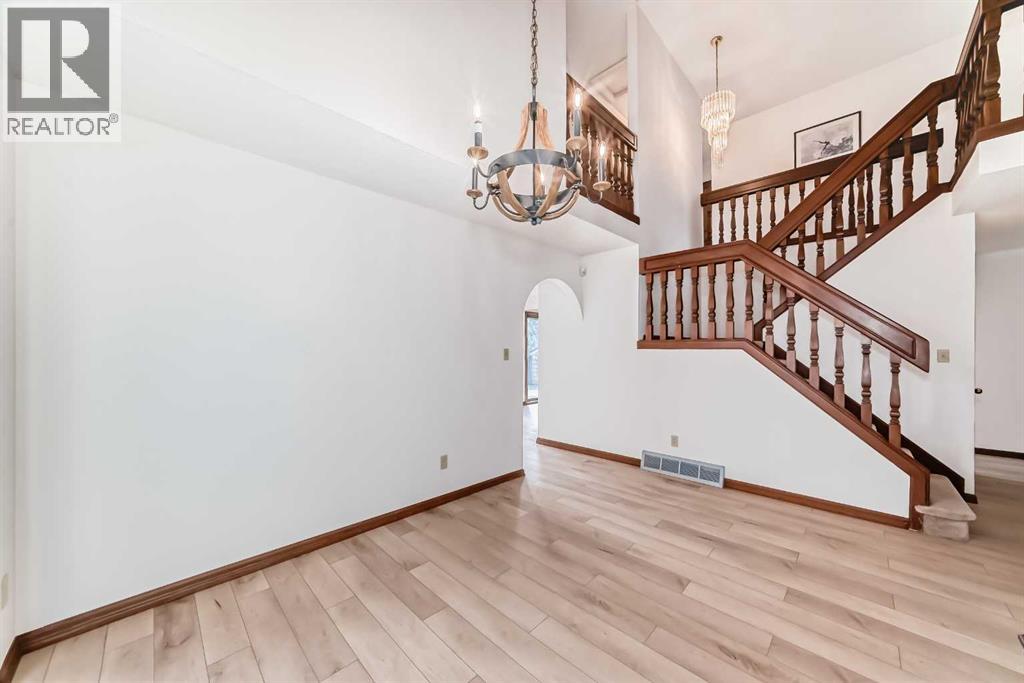 744 Strathcona Drive Sw, Calgary, Alberta  T3H 1S1 - Photo 5 - A2293973