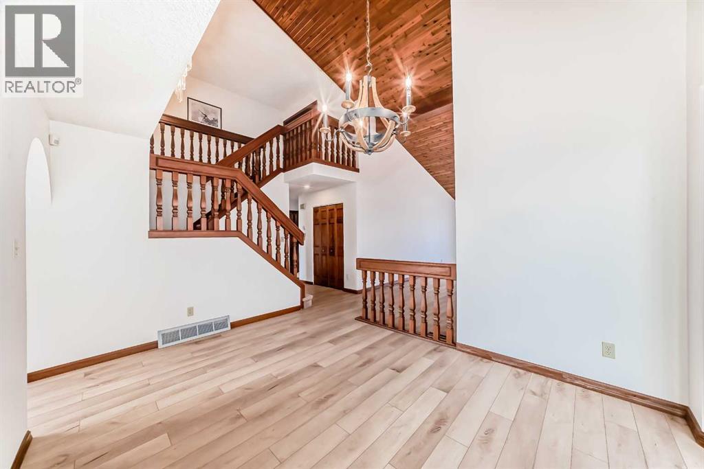 744 Strathcona Drive Sw, Calgary, Alberta  T3H 1S1 - Photo 2 - A2293973