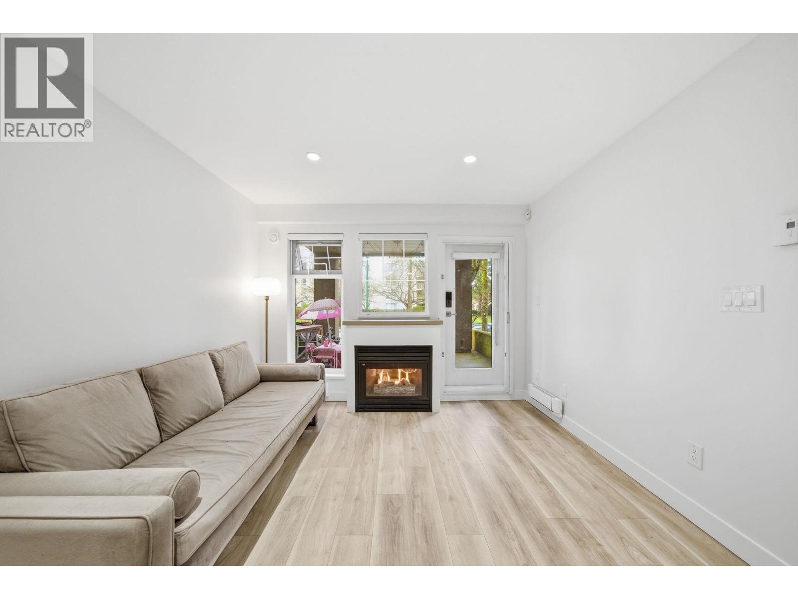 105 1190 Eastwood Street, Coquitlam, British Columbia  V3B 7S1 - Photo 2 - R3100706