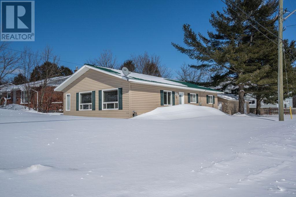 4 Labelle Ave, Sault Ste. Marie, Ontario  P6B 3B9 - Photo 3 - SM260495