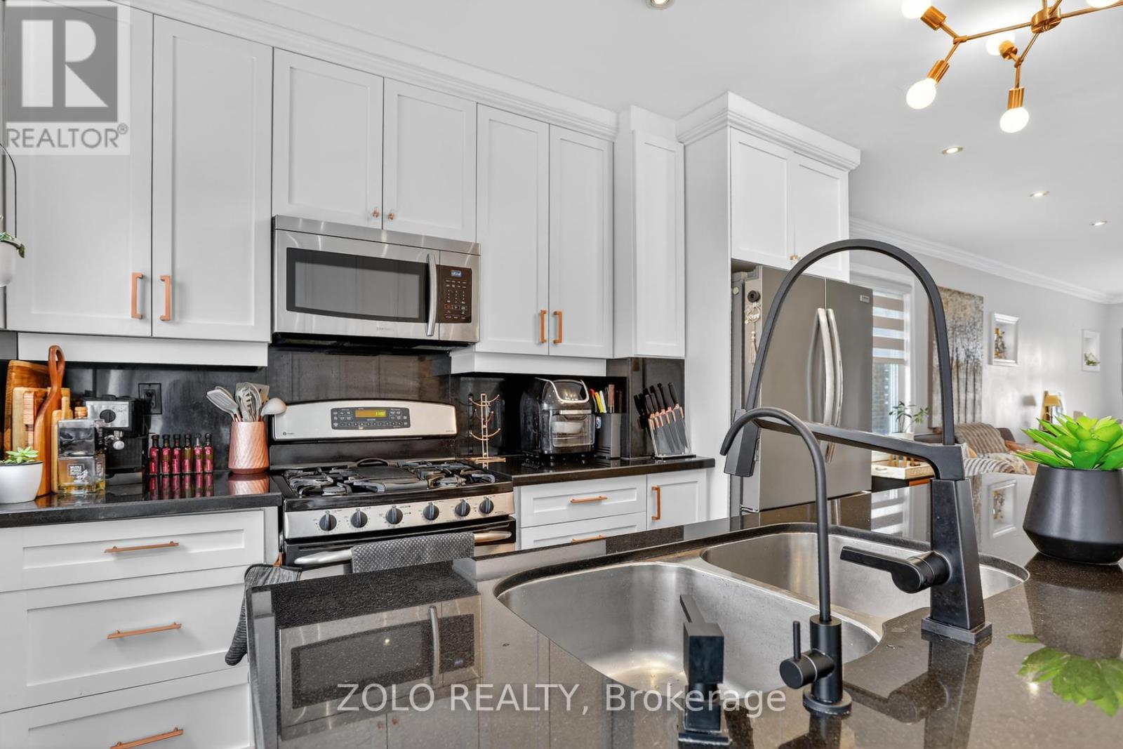 94 Hazelwood Avenue, Toronto, Ontario  M4J 1K5 - Photo 17 - E12902022