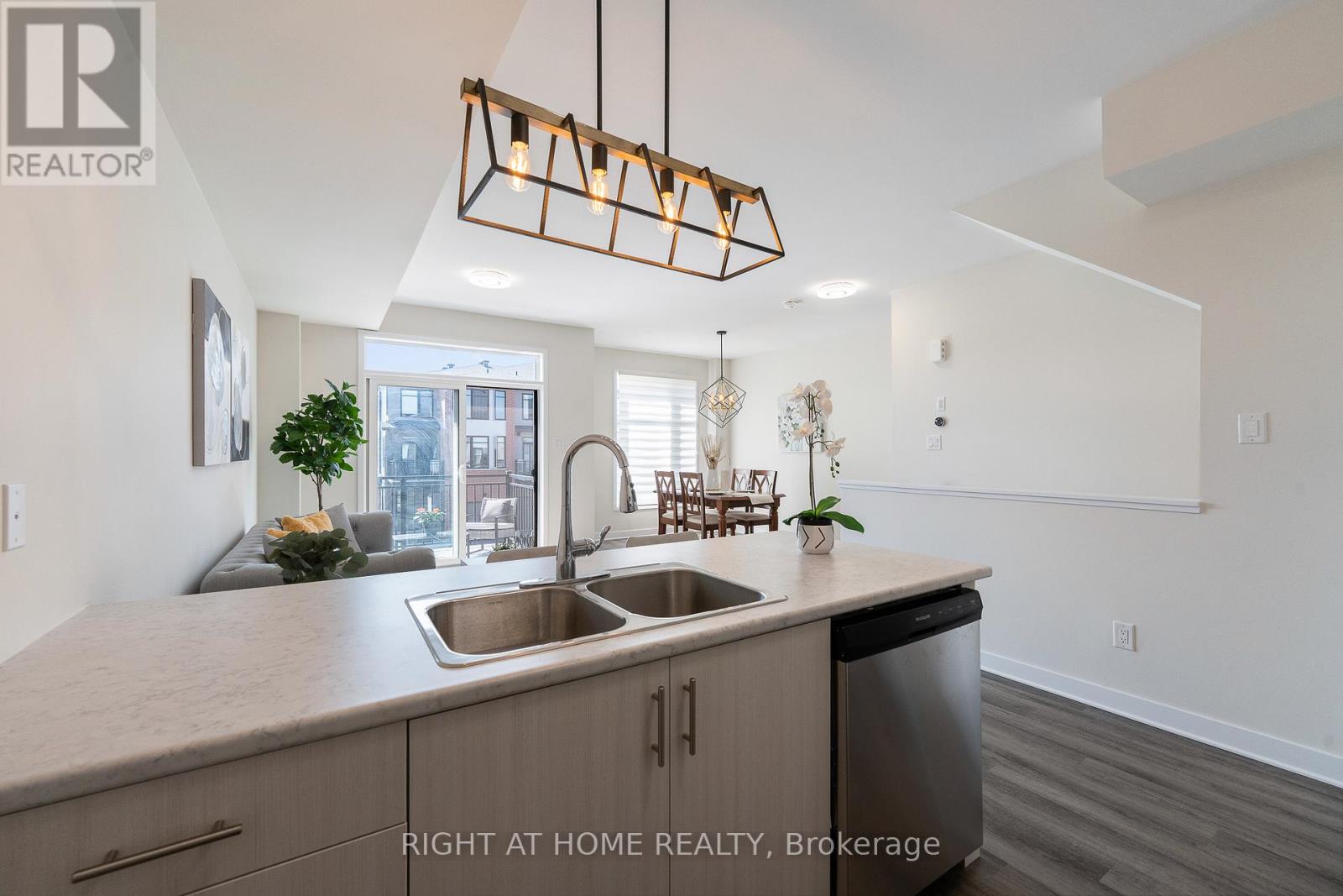 186 Visor Private, Ottawa, Ontario  K2V 0S6 - Photo 7 - X12905910