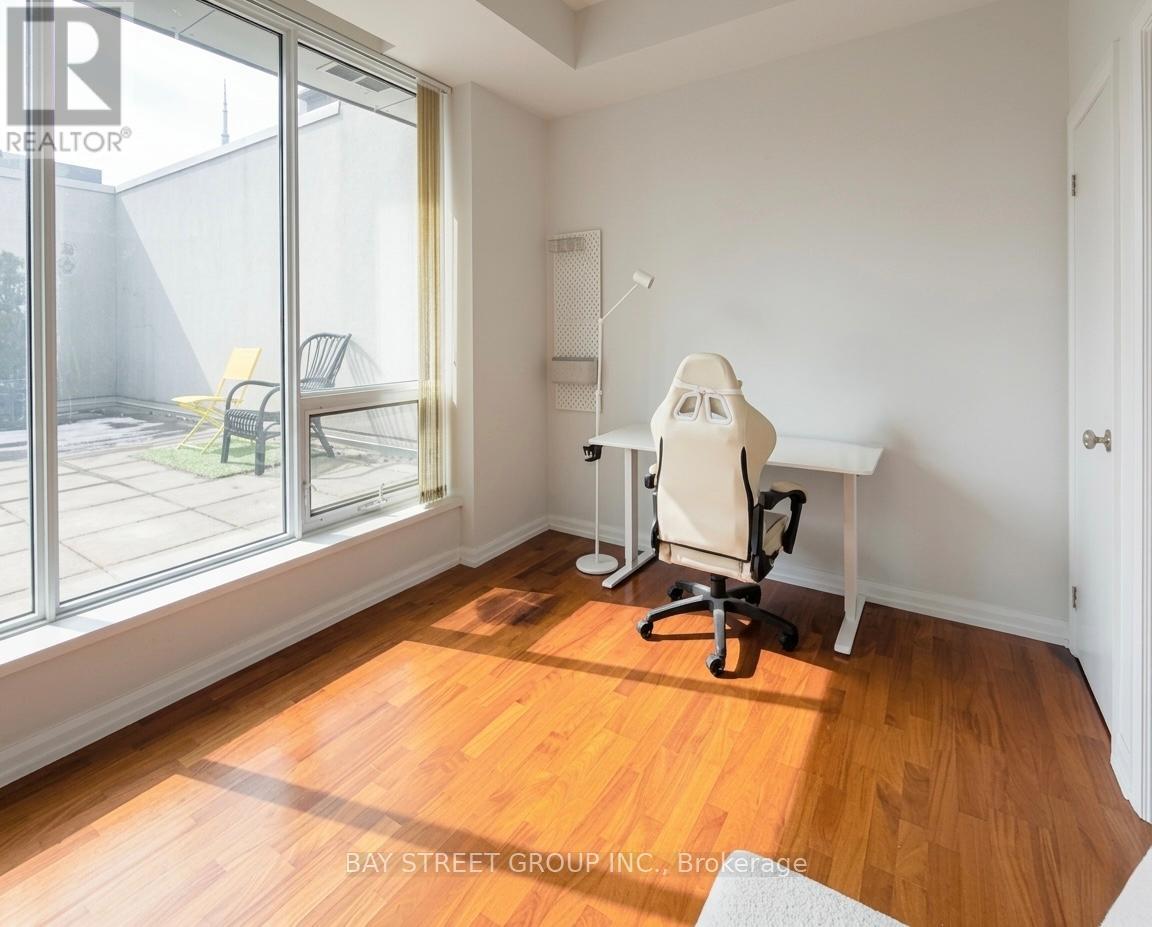 1902 - 111 Elizabeth Street, Toronto, Ontario  M5G 1P7 - Photo 13 - C12905912