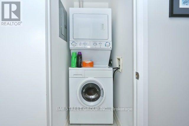 1902 - 111 Elizabeth Street, Toronto, Ontario  M5G 1P7 - Photo 17 - C12905912