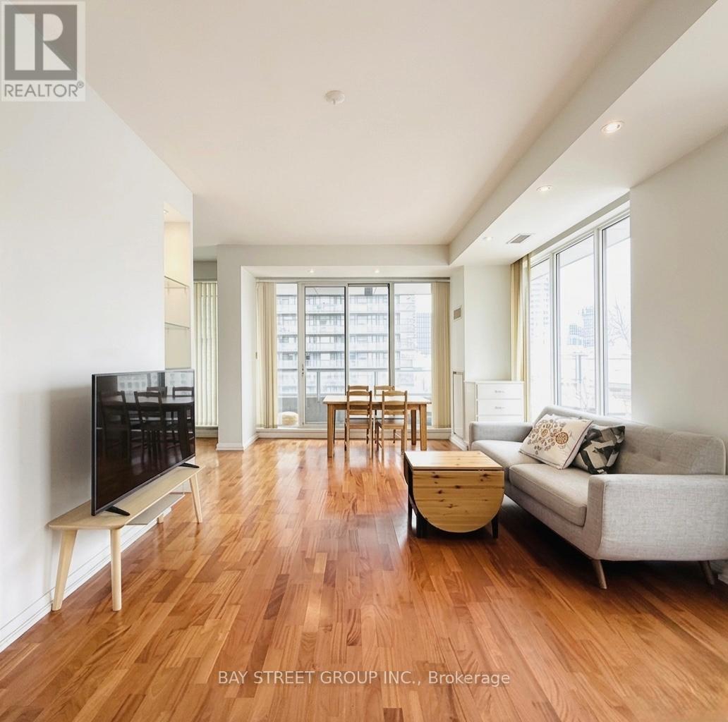 1902 - 111 Elizabeth Street, Toronto, Ontario  M5G 1P7 - Photo 3 - C12905912