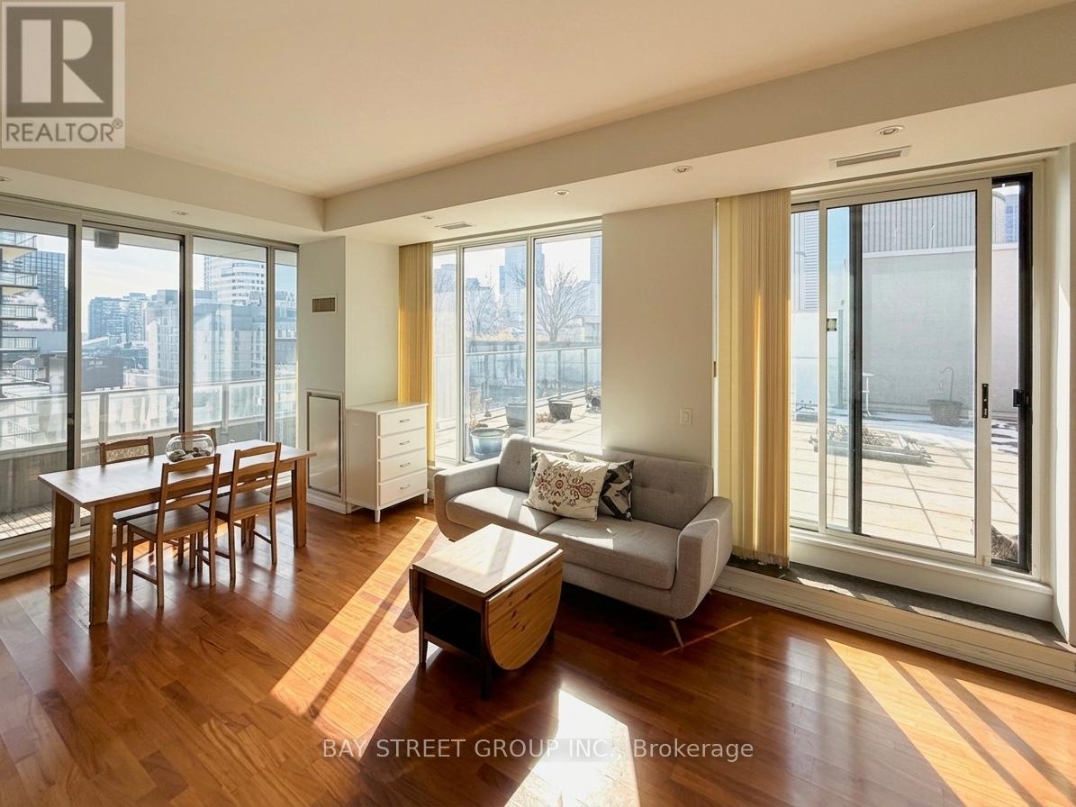 1902 - 111 Elizabeth Street, Toronto, Ontario  M5G 1P7 - Photo 4 - C12905912